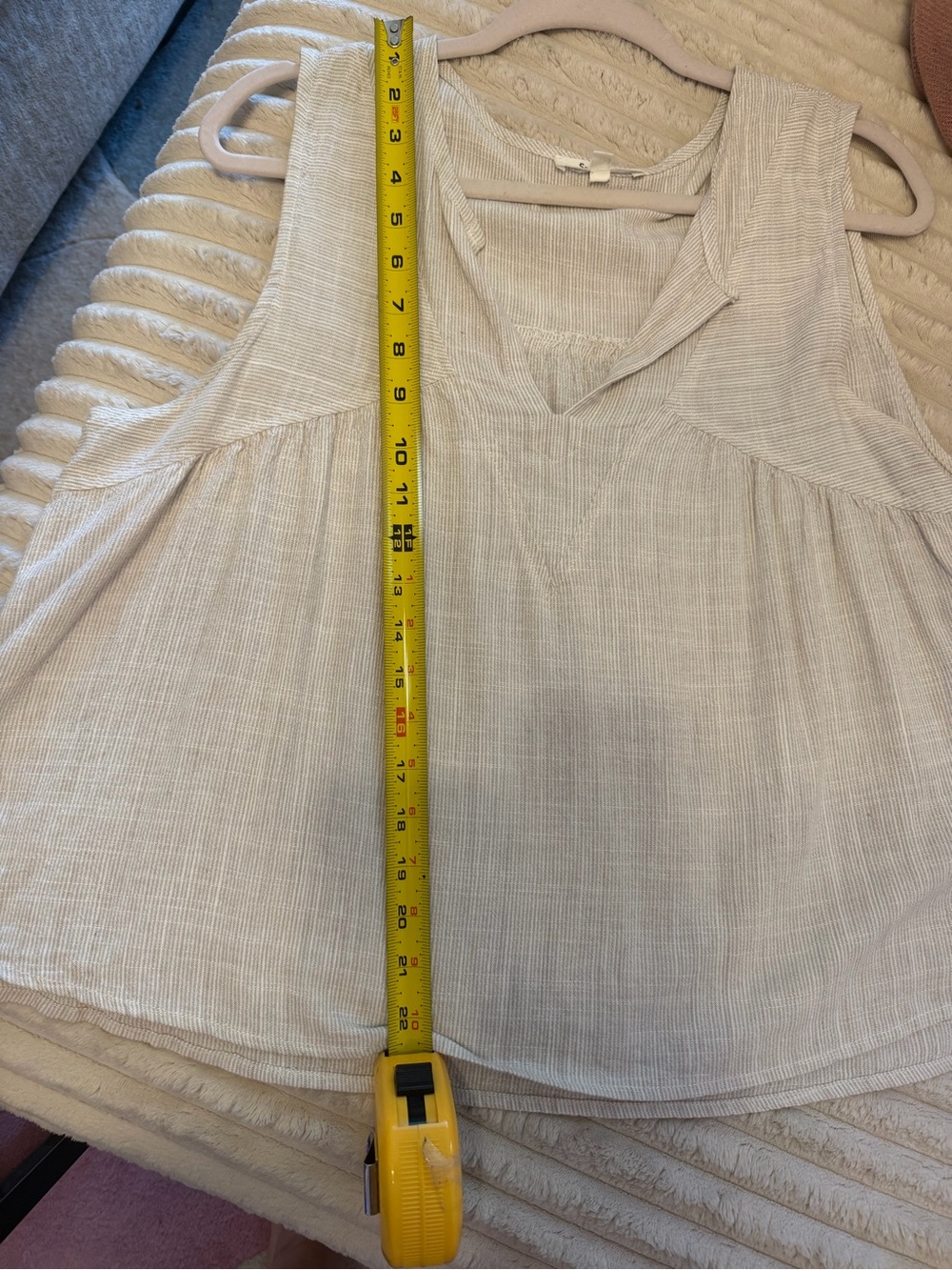 Splendid from Evereve Cream V-Neck lightweight Oversized Sleeveless Tank - Picture 14 of 14